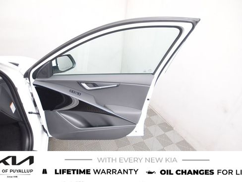 New 2025 Kia Niro EX image 15