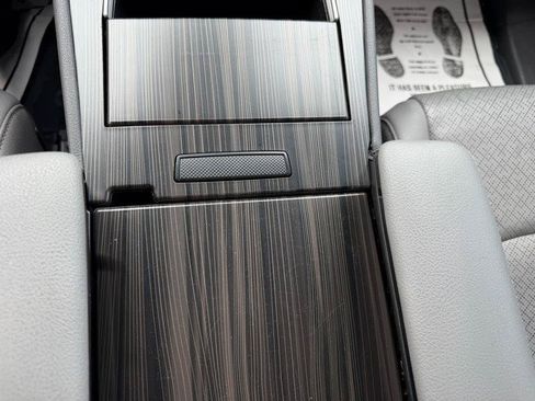 Used 2022 Toyota Sienna Limited FWD image 47