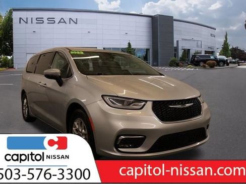 Used 2023 Chrysler Pacifica Touring-L FWD image 1