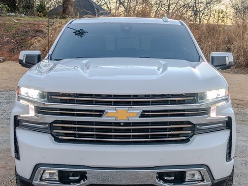 Used 2019 Chevrolet Silverado 1500 High Country w/ Technology Package AWD/4WD image 8