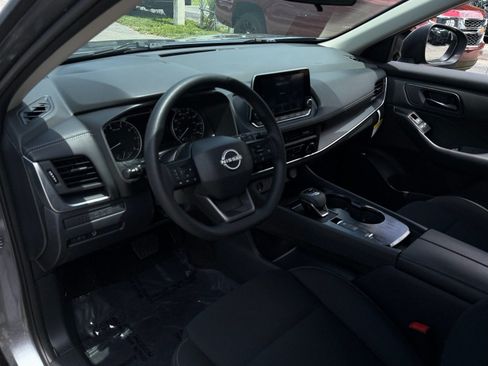 Used 2025 Nissan Rogue S FWD image 10