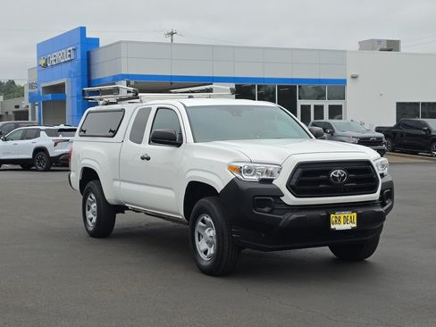 Used 2023 Toyota Tacoma SR RWD image 2