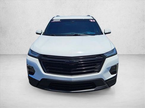 Used 2023 Chevrolet Traverse LT FWD image 2