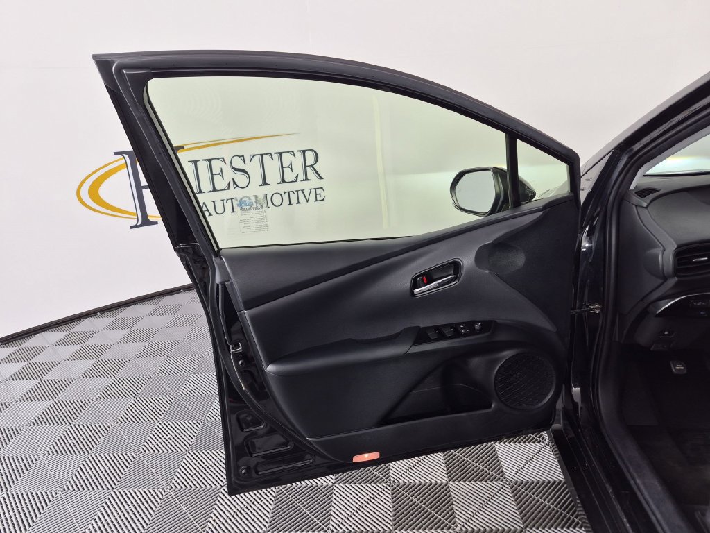 Used 2021 Toyota Prius LE FWD image 13