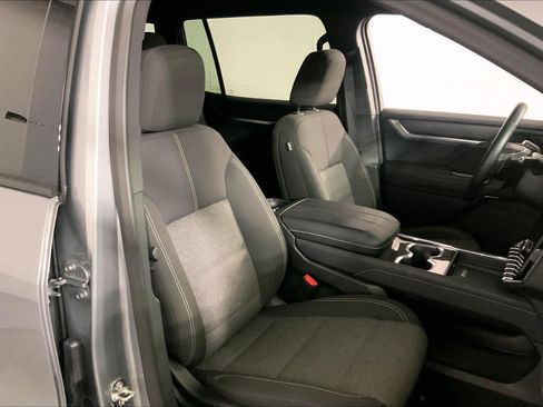 Used 2025 GMC Acadia Elevation FWD image 7