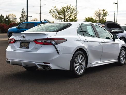 Used 2024 Toyota Camry SE image 9