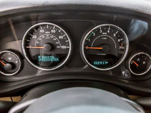 Used 2014 Jeep Wrangler Unlimited Sahara w/ Connectivity Group AWD/4WD image 16