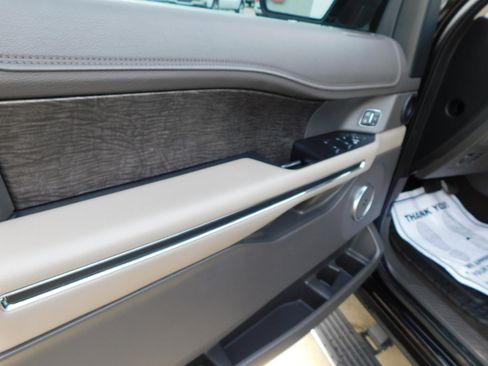 Used 2019 Ford Expedition Limited image 16