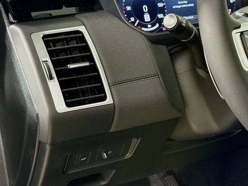 New 2026 Land Rover Discovery S image 10