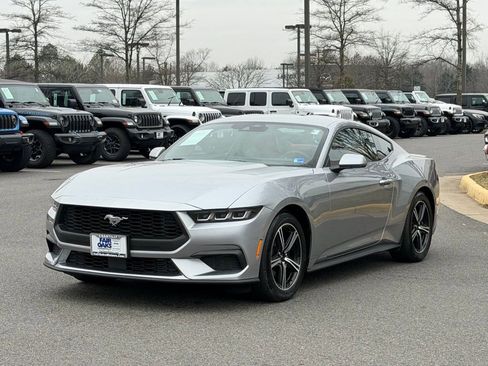 Used 2024 Ford Mustang Premium image 3