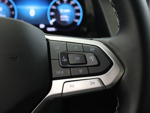 Used 2025 Volkswagen Atlas Cross Sport SE w/ Panoramic Sunroof Package image 26