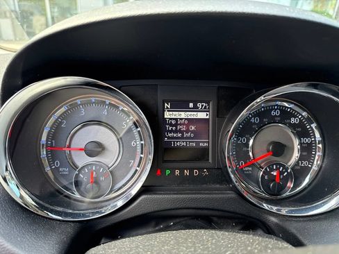 Used 2013 Chrysler Town & Country Touring-L w/ Driver Convenience Group FWD image 8