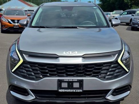 Used 2023 Kia Sportage LX AWD/4WD image 2