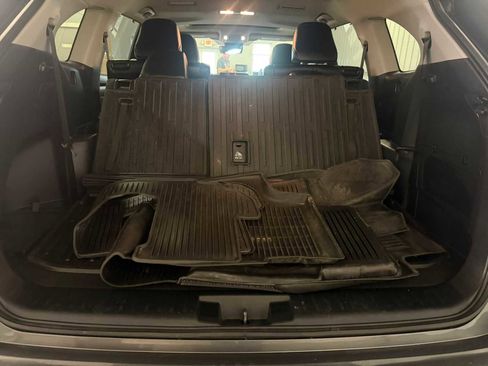 Used 2023 Toyota Highlander XLE image 24