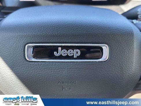 Certified 2025 Jeep Grand Cherokee Limited AWD/4WD image 31