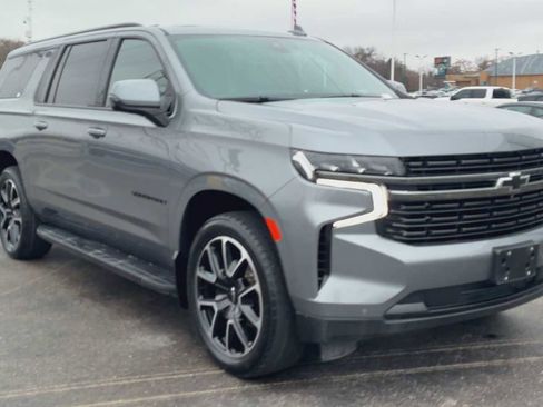 Certified 2022 Chevrolet Suburban RST w/ Luxury Package image 8