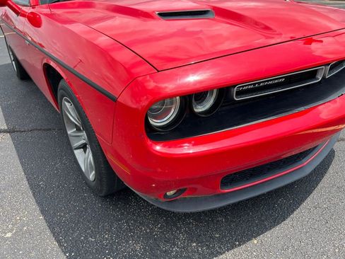 Used 2019 Dodge Challenger SXT RWD image 3