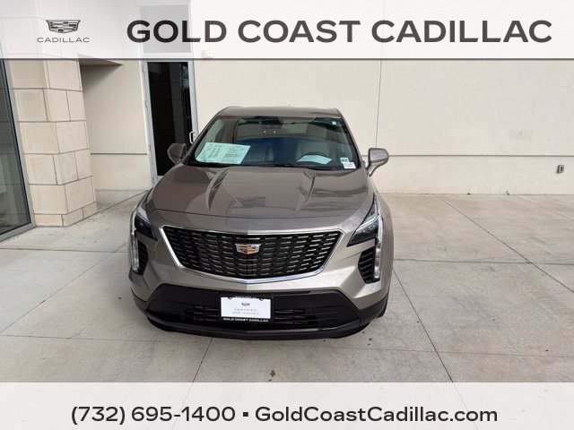 Used 2023 Cadillac XT4 Luxury w/ Cold Weather Package FWD image 5