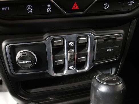 Used 2019 Jeep Wrangler Unlimited Sahara AWD/4WD image 36