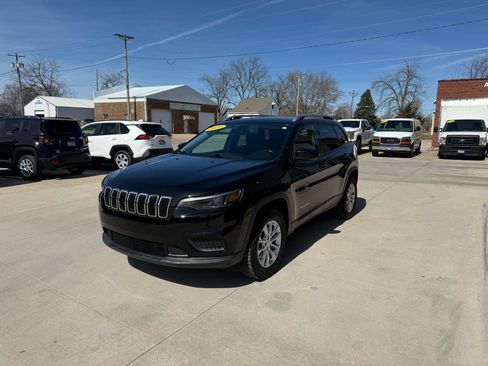 Used 2020 Jeep Cherokee Latitude w/ Cold Weather Group image 3