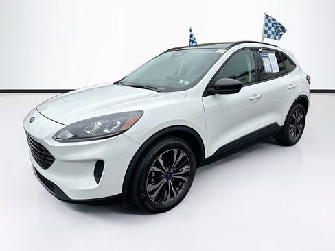 Used 2022 Ford Escape SE w/ SE Sport Appearance Package AWD/4WD image 3