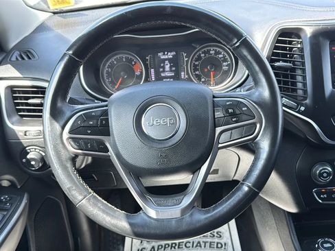 Used 2019 Jeep Cherokee Latitude Plus w/ Cold Weather Group AWD/4WD image 26
