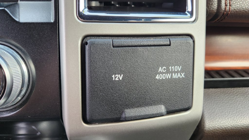 Used 2015 Ford F150 King Ranch w/ Equipment Group 601A Luxury AWD/4WD image 26