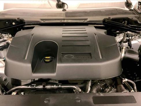 Used 2020 Land Rover Defender 110 SE image 9