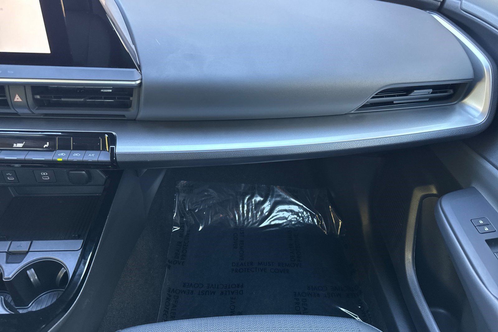 Used 2026 Toyota Prius LE FWD image 31