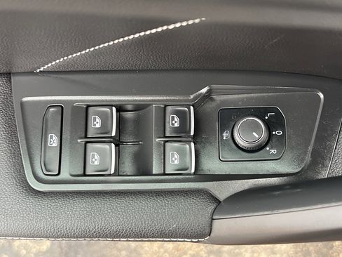 Used 2023 Volkswagen Tiguan SE R-Line image 13