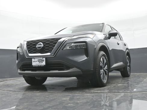 Used 2023 Nissan Rogue SV image 38