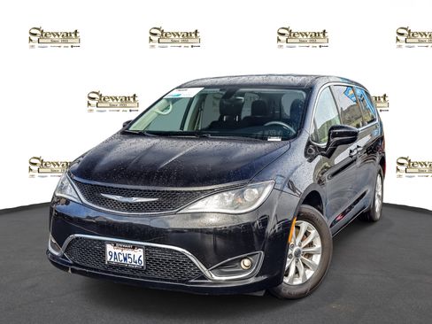 Used 2018 Chrysler Pacifica Touring Plus image 1