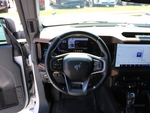 Used 2021 Ford Bronco Outer Banks AWD/4WD image 16