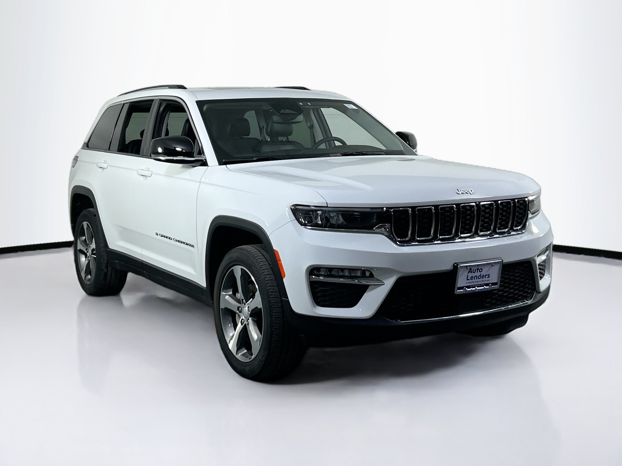 Used 2023 Jeep Grand Cherokee Limited AWD/4WD image 3