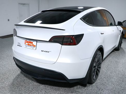 Used 2021 Tesla Model Y 2WD image 6