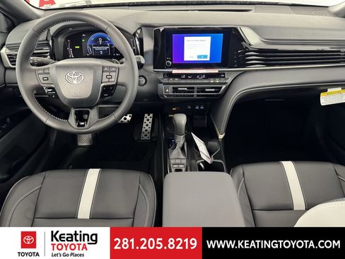 Used 2026 Toyota Camry SE FWD image 7