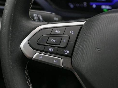 Certified 2022 Volkswagen Taos SE image 40