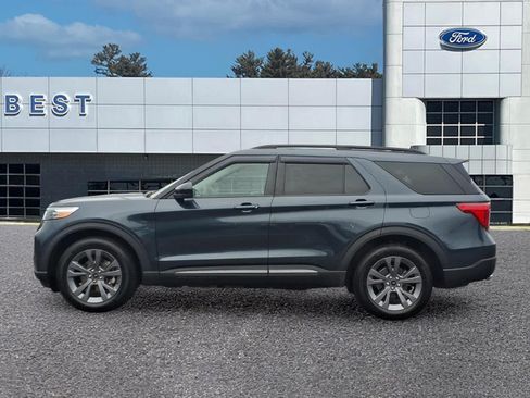 Used 2023 Ford Explorer XLT w/ Equipment Group 202A AWD/4WD image 2
