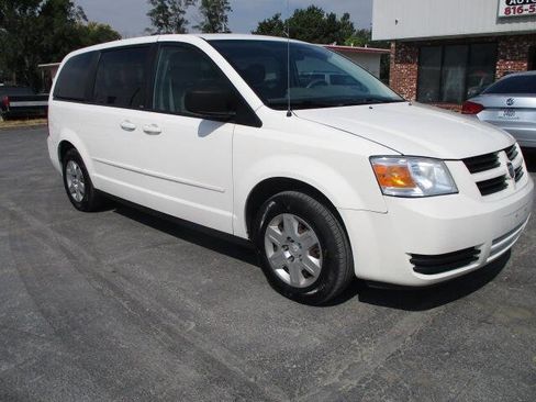 Used 2010 Dodge Grand Caravan SE w/ Climate Group image 9