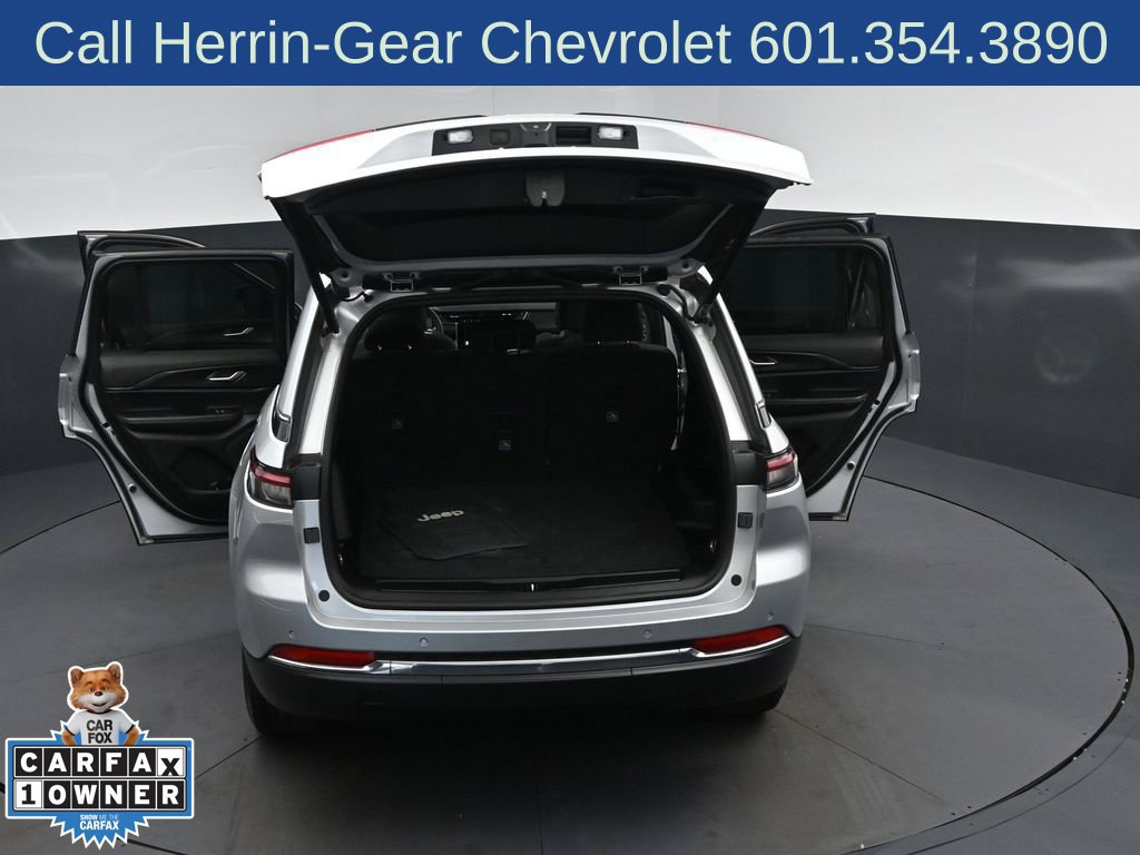 Used 2025 Jeep Grand Cherokee Laredo X w/ Luxury Tech Group I RWD image 48