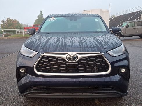 Used 2022 Toyota Highlander LE image 2
