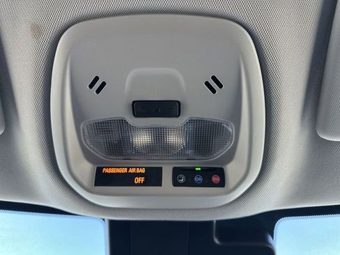 Used 2025 Chevrolet Trax LT image 18