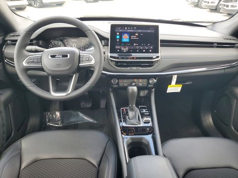 Used 2026 Jeep Compass Latitude AWD/4WD image 15