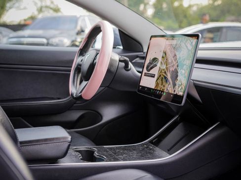 Used 2018 Tesla Model 3 Long Range RWD image 11