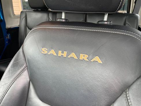 Used 2015 Jeep Wrangler Unlimited Sahara w/ Connectivity Group AWD/4WD image 17