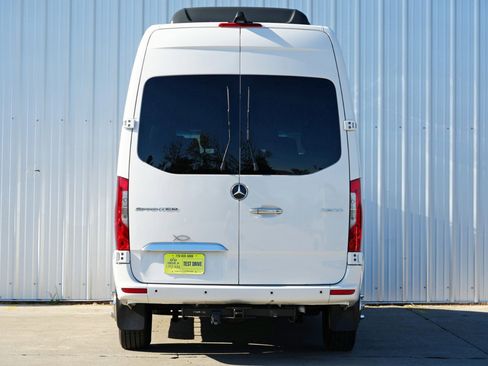 Used 2024 Mercedes-Benz Sprinter 2500 image 11