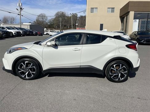 Used 2018 Toyota C-HR XLE image 2