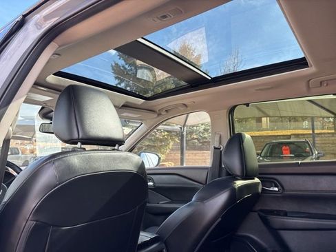 Used 2023 Nissan Rogue SV w/ SV Premium B Package image 30