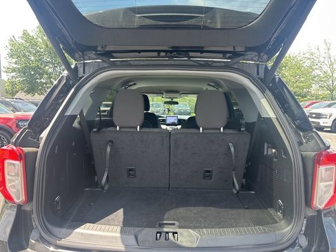 Used 2024 Ford Explorer XLT AWD/4WD image 5