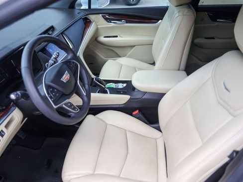 Used 2018 Cadillac XT5 Luxury w/ Driver Awareness Package image 9